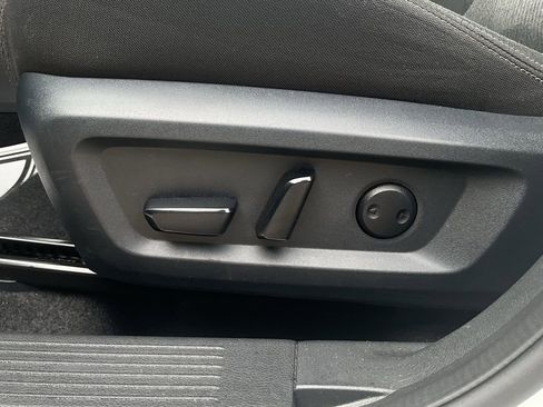 Used 2025 Nissan Rogue SV FWD image 10