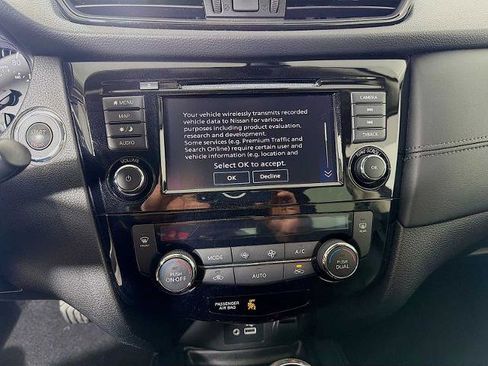 Certified 2018 Nissan Rogue SL image 12