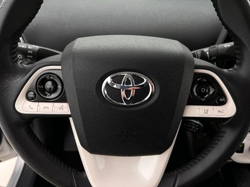 Used 2017 Toyota Prius Prime Premium image 18