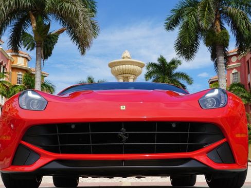 Used 2016 Ferrari F12 Berlinetta image 24