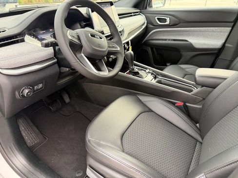 New 2026 Jeep Compass Latitude image 11