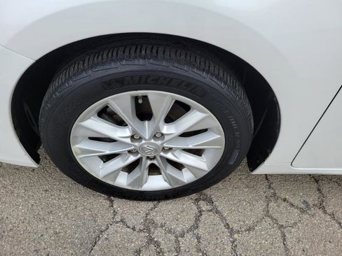 Used 2015 Lexus ES 300h w/ Navigation System Package image 6