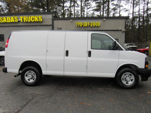 Used 2018 Chevrolet Express 2500 image 8