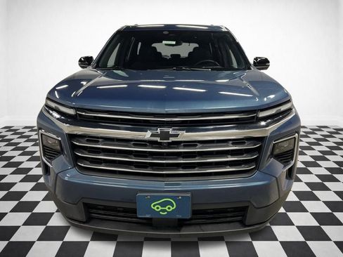 Certified 2025 Chevrolet Traverse LT w/ Driver Confidence Package image 4