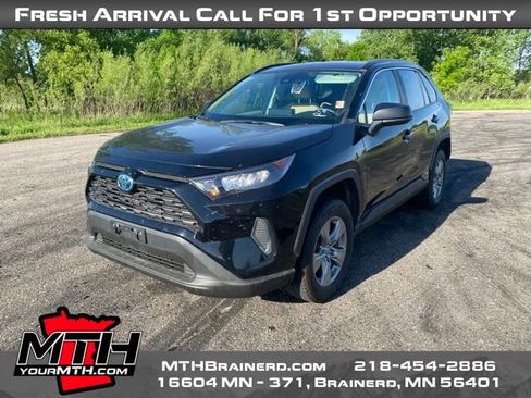 Used 2022 Toyota RAV4 LE AWD/4WD image 4