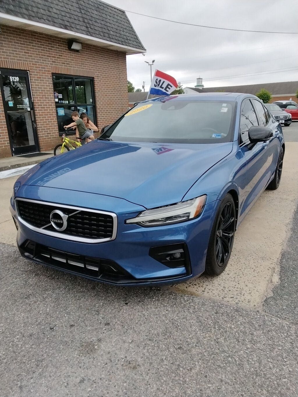 Used 2020 Volvo S60 T5 R-Design FWD image 1