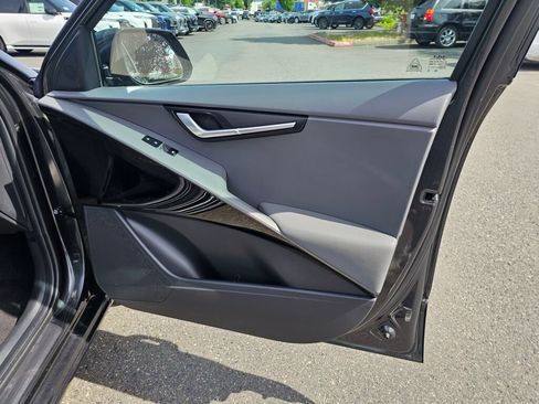 Used 2023 Kia Niro EX Touring FWD image 10