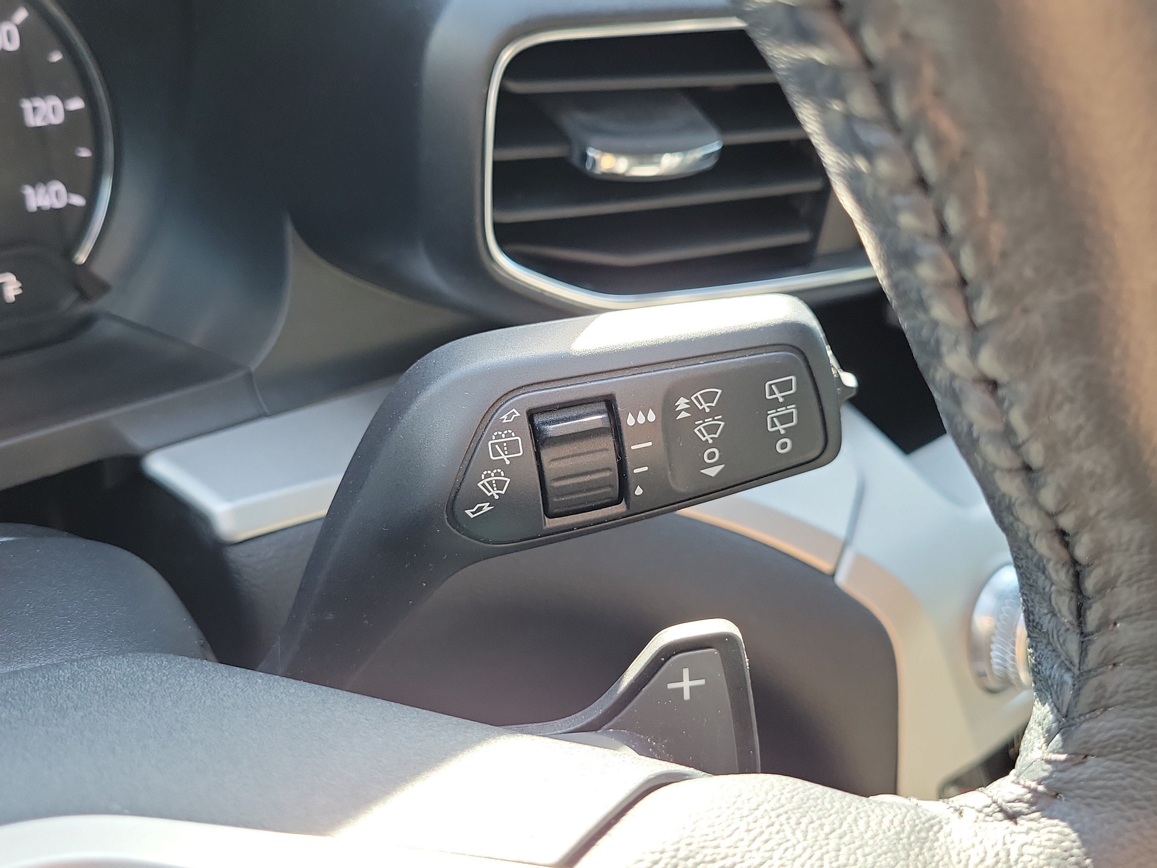 Used 2021 Ford Explorer XLT w/ Equipment Group 202A RWD image 31
