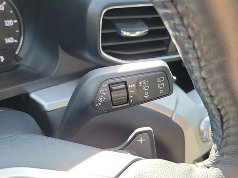 Used 2021 Ford Explorer XLT w/ Equipment Group 202A RWD image 31