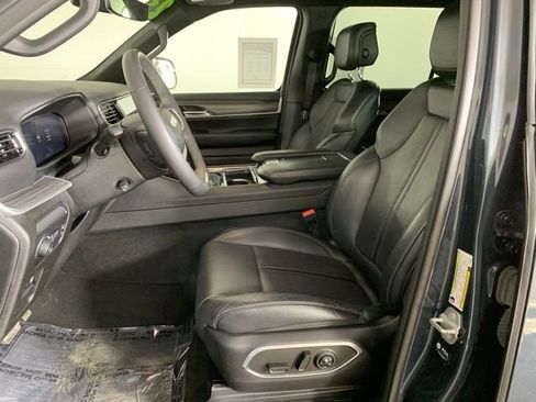 Used 2023 Jeep Wagoneer L Series II AWD/4WD image 14