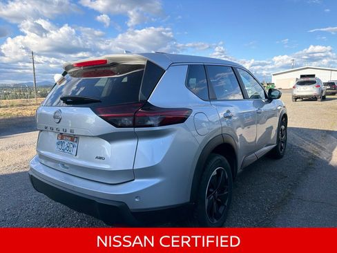 Certified 2025 Nissan Rogue SV AWD/4WD image 8