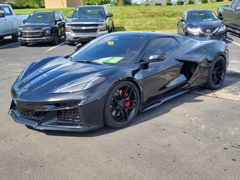Used 2025 Chevrolet Corvette Z06 RWD image 2