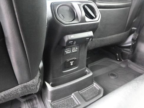 Used 2022 Jeep Wrangler Unlimited Sahara AWD/4WD image 16