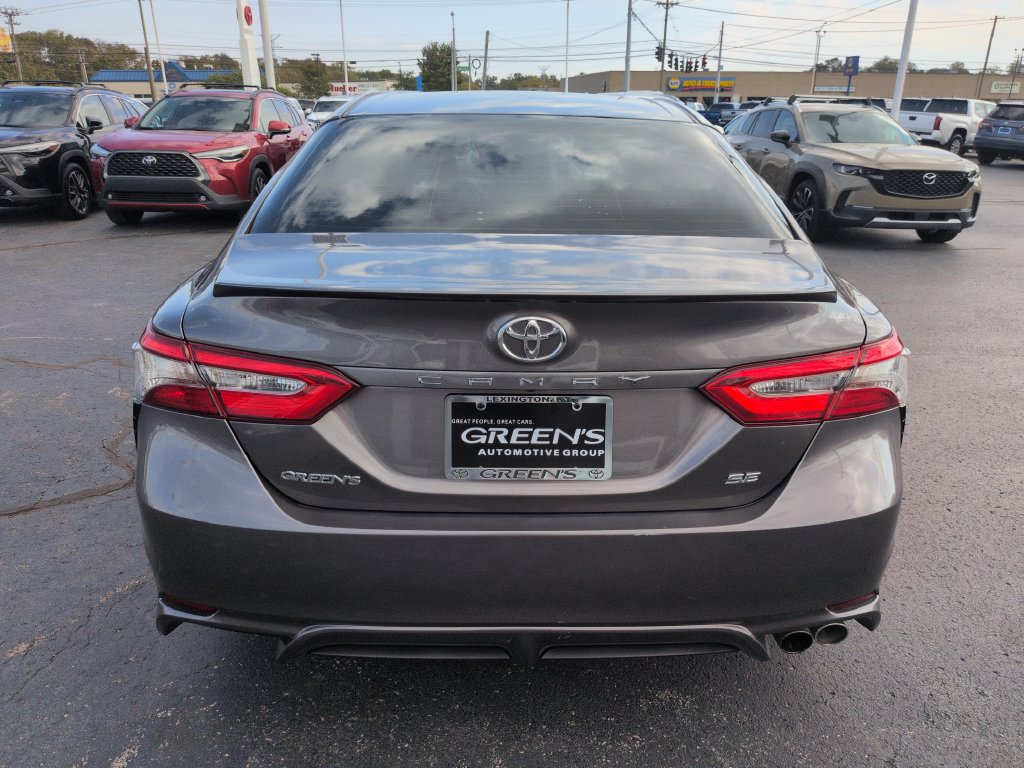 Used 2018 Toyota Camry SE w/ Accessory Appearance Package FWD image 4