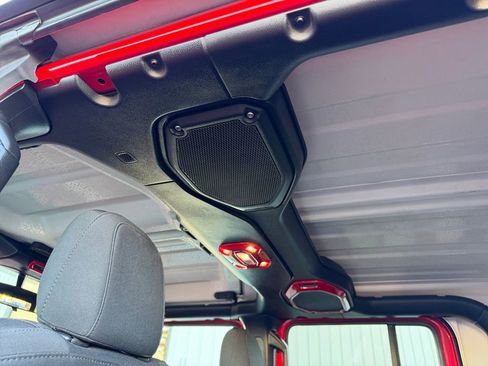 Used 2021 Jeep Gladiator Sport image 40