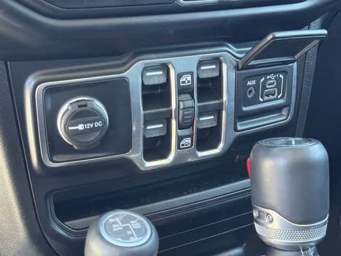 Used 2022 Jeep Wrangler Unlimited Sahara image 24