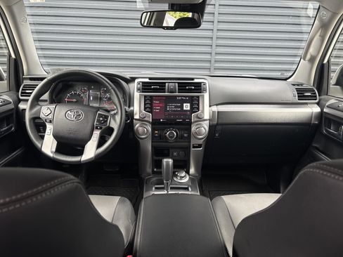 Used 2020 Toyota 4Runner SR5 Premium w/ Moonroof Package AWD/4WD image 9