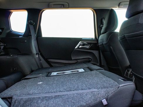 New 2025 Mitsubishi Outlander ES image 38