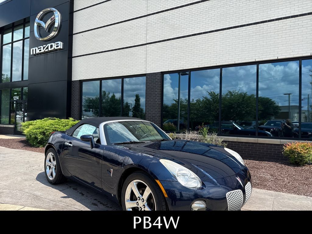 Used 2007 Pontiac Solstice Convertible w/ Premium Package RWD image 1