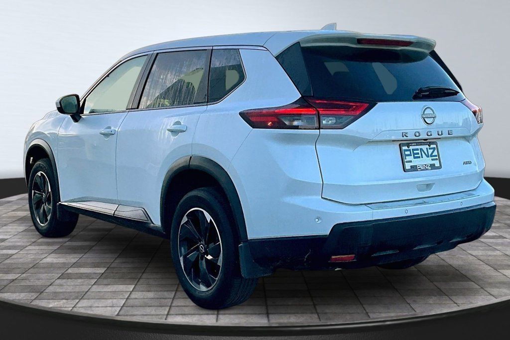 Used 2025 Nissan Rogue SV AWD/4WD image 4