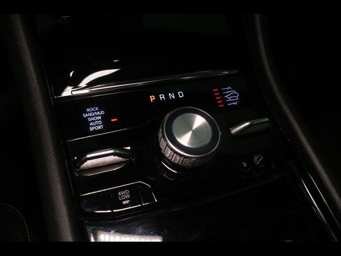 Used 2023 Jeep Grand Cherokee L Overland w/ Luxury Tech Group IV AWD/4WD image 32