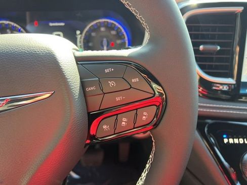 New 2026 Chrysler Pacifica Limited w/ Uconnect Theater Family Group image 12