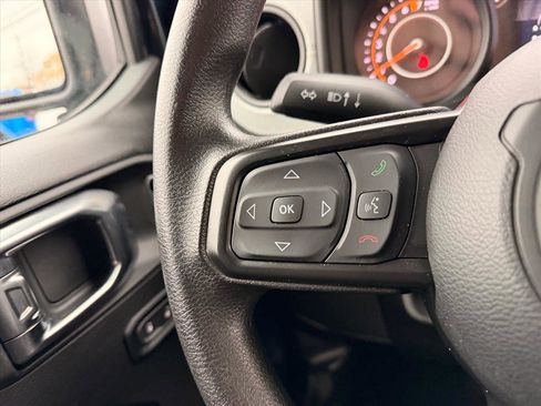 Used 2025 Jeep Gladiator Sport image 16