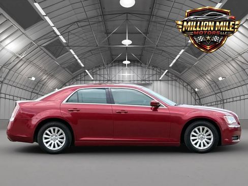 Used 2014 Chrysler 300 RWD image 7