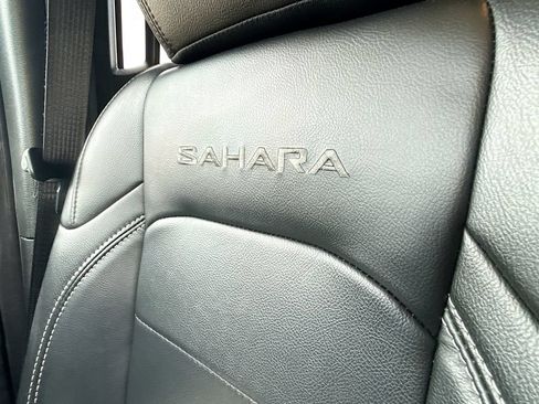 Used 2023 Jeep Wrangler Unlimited Sahara AWD/4WD image 24