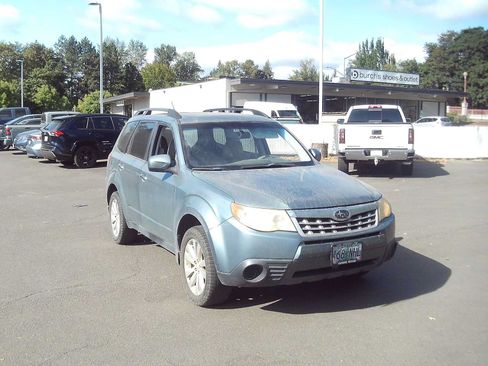 Used 2012 Subaru Forester 2.5X Premium w/ All-Weather Pkg AWD/4WD image 7