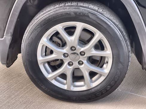 Used 2018 Jeep Cherokee Latitude FWD image 9