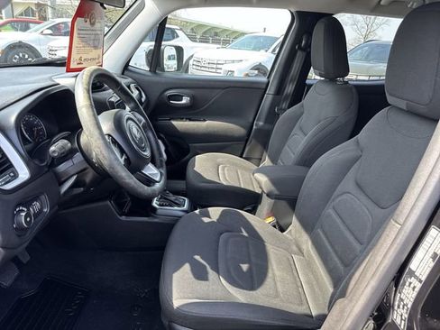 Used 2020 Jeep Renegade Latitude w/ Cold Weather Group image 20