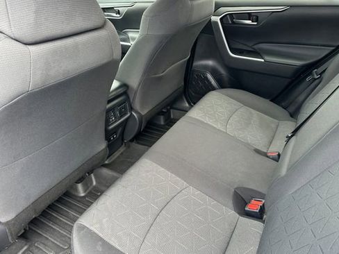 Certified 2021 Toyota RAV4 XLE w/ Convenience Package FWD image 16