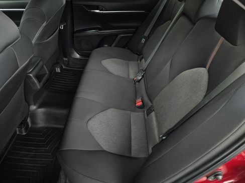 Used 2018 Toyota Camry LE FWD image 29