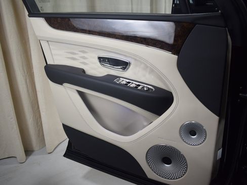 New 2025 Bentley Bentayga image 39