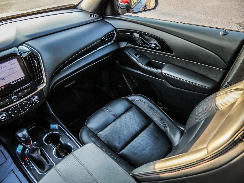 Used 2022 Chevrolet Traverse RS w/ LPO, Floor Liner Package FWD image 32