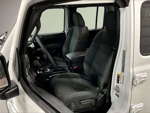 New 2025 Jeep Gladiator Sport image 10