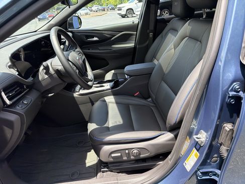 Used 2024 Buick Envista Sport Touring w/ Convenience I Package FWD image 9