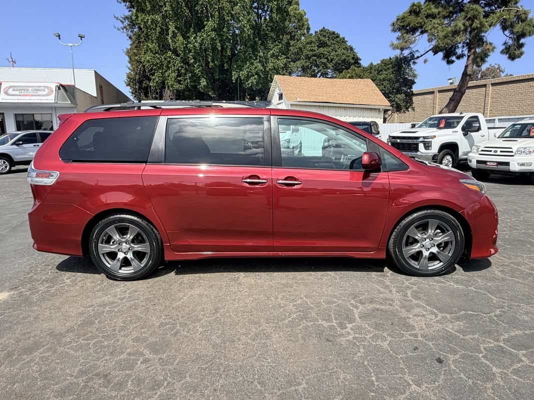 Used 2017 Toyota Sienna SE w/ SE Preferred Package FWD image 7