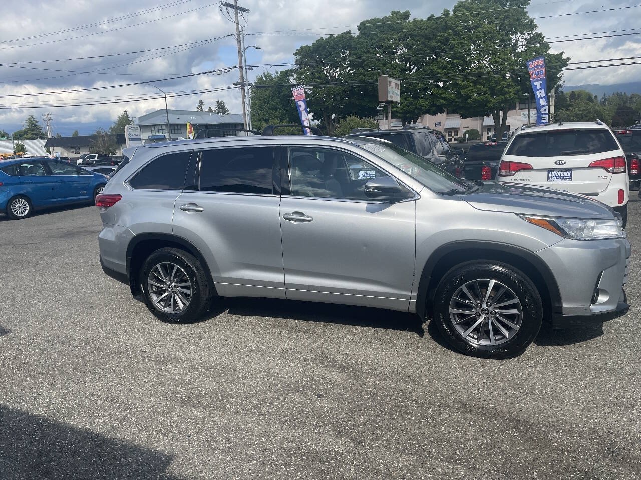 Used 2018 Toyota Highlander XLE AWD/4WD image 2