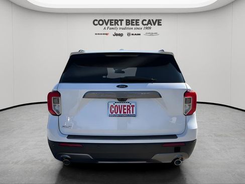 Used 2023 Ford Explorer XLT w/ Equipment Group 202A image 4