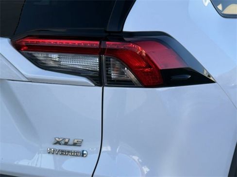 Used 2021 Toyota RAV4 XLE image 7