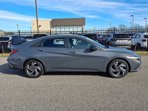 Certified 2025 Hyundai Elantra Sport image 6