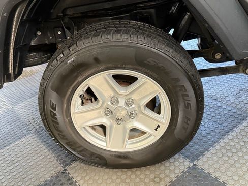 Used 2020 Jeep Gladiator Sport w/ Quick Order Package 24S image 12