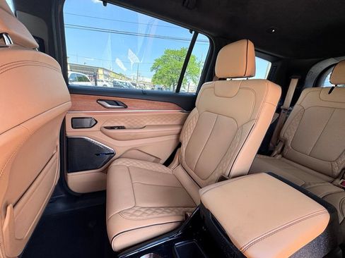 Used 2023 Jeep Grand Cherokee L Summit AWD/4WD image 16