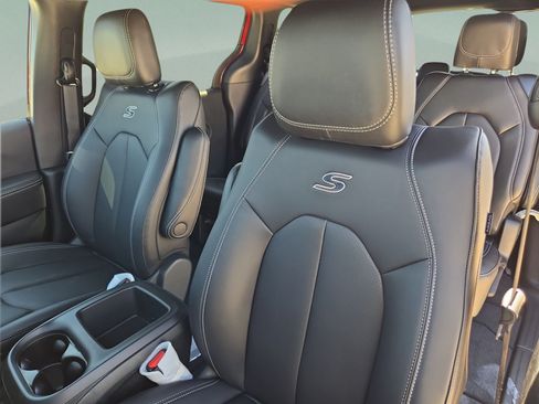 New 2026 Chrysler Pacifica Select w/ S Appearance Package FWD image 41