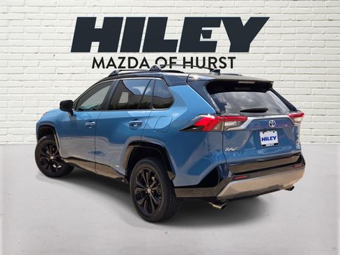 Used 2022 Toyota RAV4 XSE AWD/4WD image 4