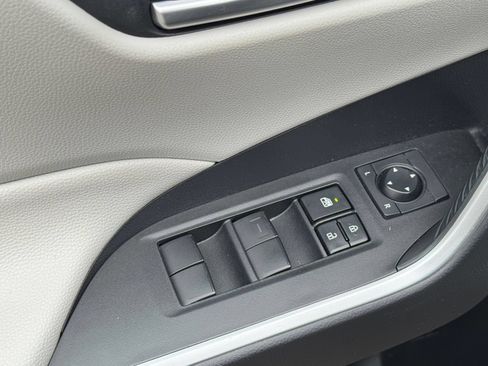 Used 2021 Toyota RAV4 XLE w/ Convenience Package AWD/4WD image 17