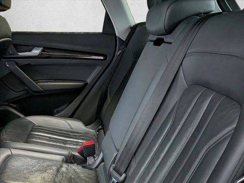 Used 2018 Audi Q5 2.0T Premium Plus w/ Premium Plus Package AWD/4WD image 17