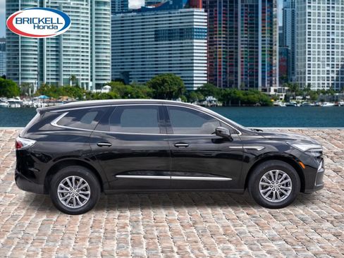 Used 2024 Buick Enclave Essence w/ Technology Package FWD image 4